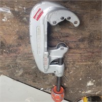 RIDGID pipe cutter w/red handle