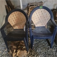 2 chairs and lounge