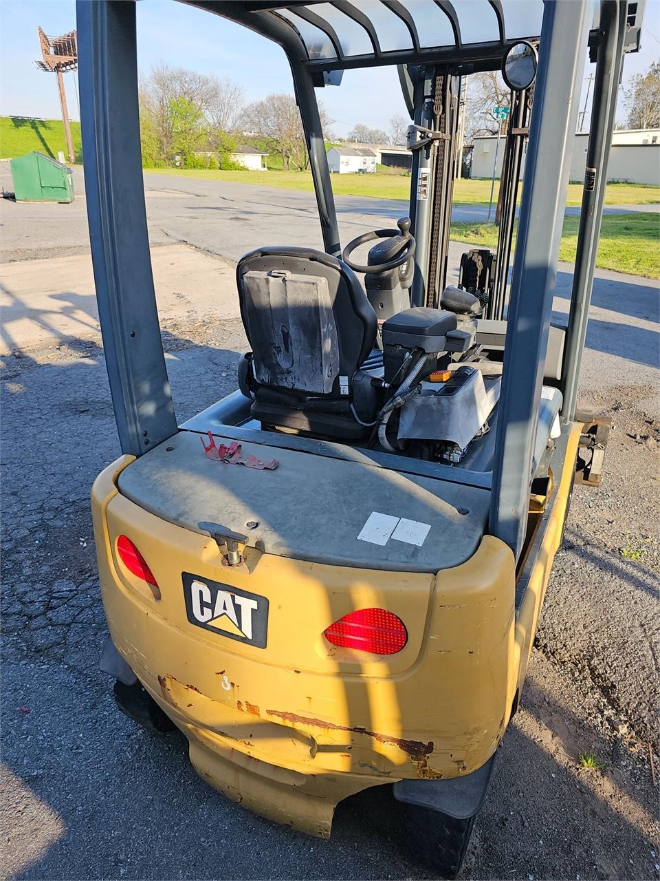 CATAPILLAR FORKLIFT