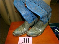 BLUE WESTERN WOMENS SIZE 6 OR 6 BOOTS