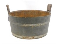 Pine painted wooden tub. Early 19th century. The