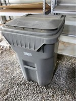 Large Gray Huskylite Wheeled Trash Can