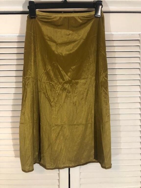 VINTAGE NIGHTGOWNS, HOUSECOATS, SLIPS & MORE - ENDS 4/11/24