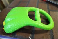 Green Claw Sand Toy