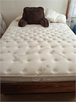 Full Size Bed w Organic Cotton Mattress