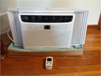 Frigidaire Window Air Conditioner w Remote