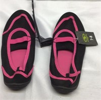 D3) 7/8 NEW WATER SHOES WOMEN'S