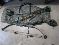 Bear Compound Bow (Whitetail II) w/Arrows in Camo