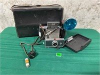 Vtg Polaroid Camera,flash,bulbs&leather case
