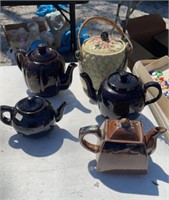 ORIENTAL TEAPOTS & BISCUIT JAR