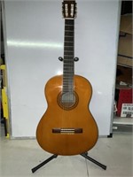 YAMAHA C-40 ACOUSTIC ROUND HOLE GUITAR - WALNUT