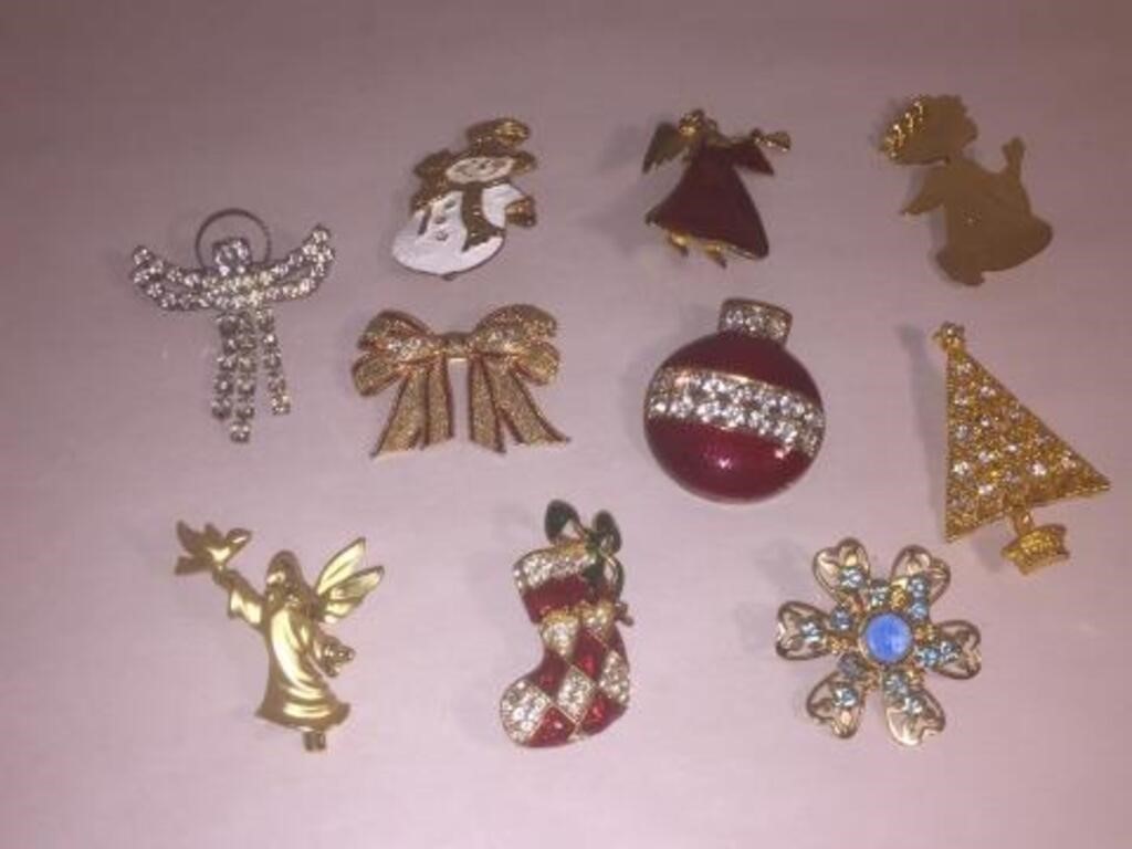 10 CHRISTMAS PINS