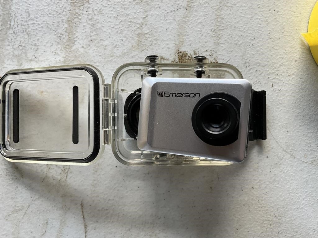 Emerson cam with water proof case untested