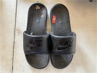 Nike slides size 11