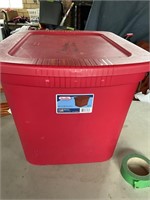 Red tote with lid