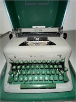 Royal Quiet De Luxe Typewriter