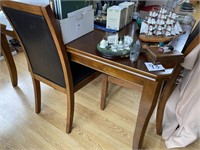 BEAUTIFUL DINING ROOM TABLE W/ 4 CHAIRS & 18" LEAF