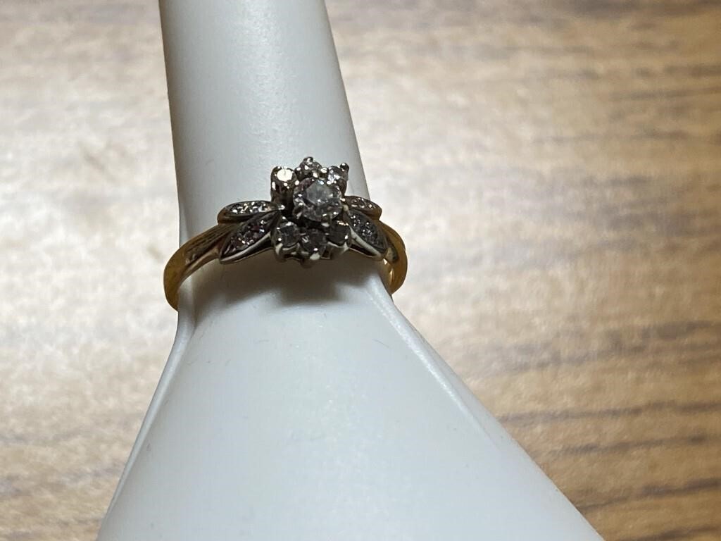 14K GOLD DIAMOND RING SIZE 8