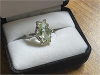 10K WHITE GOLD RING W/ AUTHENTIC GREEN AMETHYST