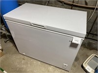 AMANA 7 CU. FT CHEST FREEZER