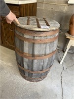 FULL SIZE WOODEN BARREL W/ HINGED TOP