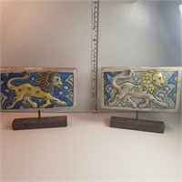 2 Lion plaques