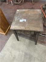 SMALL SQUARE TABLE
