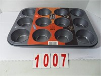 Bakers Secret 12 cup Muffin Pan