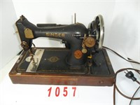 Singer Sewing Machine With Wood Case