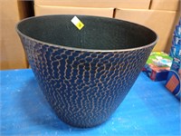 Jumbo 15-in plastic flower pot Black Gold