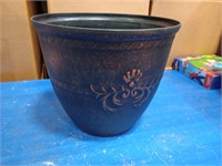 12-in plastic flower pot bronze black