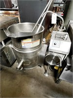 CLEVELAND S/S 25GAL TILTING STEAM-JACKETED KETTLE