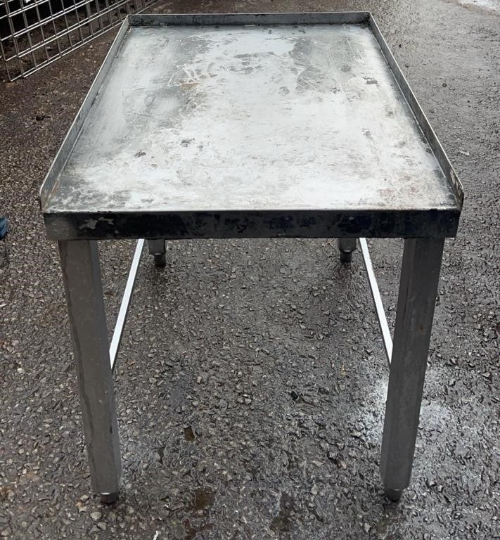 EQUIPMENT STAND 18" X 24" WD