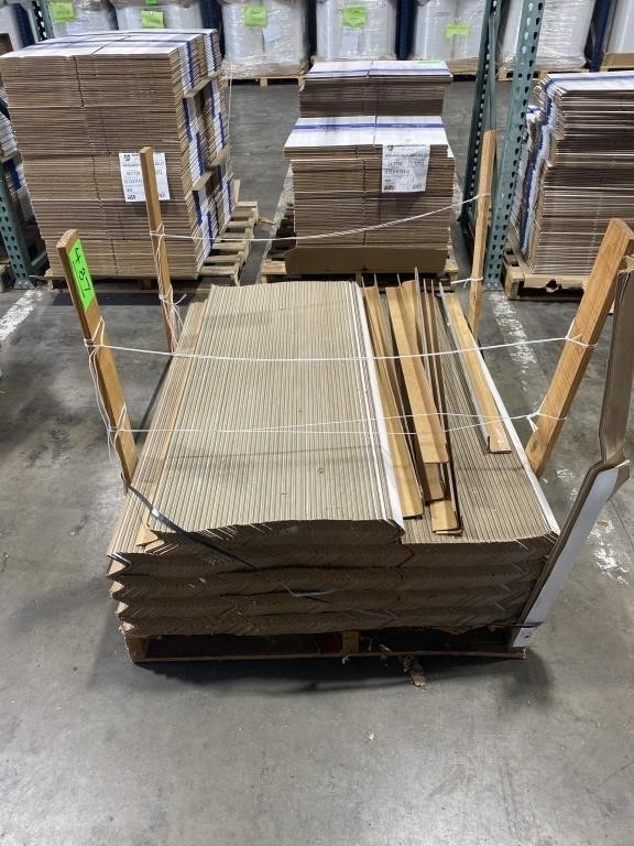 Cardboard corners for pallet shipping