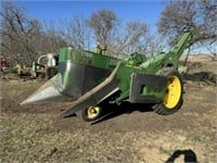 JD 630 with JD 237 Mounted Corn Picker