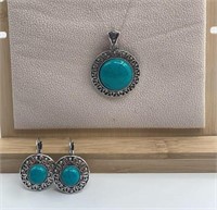 Matching tourquise necklace & earrings