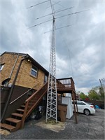 40+ ft ? tower w/antenna 28" base - see desc.