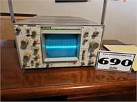 Leader Oscilloscope - powers on