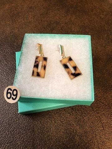 Jewelry earrings as pic ready to sell or gift 69