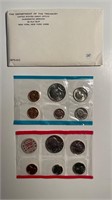 1972 UNITED STATES MINT SET NICE PACKAGING