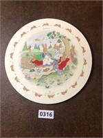 Royal Doulton 10" Placemat 1995 see details
