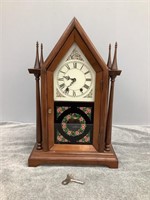 Mantle Clock w/ Key  Front glass cracked