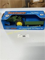 ERTL Farm Country JD Tractor & Wagon Set 1/32