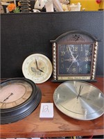 clocks lot Avant-Garde glass clock