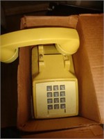 VINTAGE PUSH BUTTON PHONE