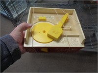FISHER PRICE RECORD PLAYER / WORKS SLOW