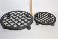 2 Metal Rolling Plant Stands