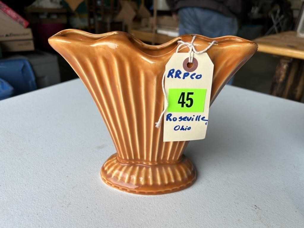 RRPCO Roseville, OH Pottery Vase