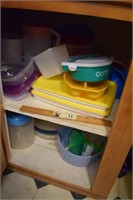 Cabinet Contents: Plastic Kitchen Items