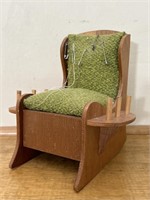 Vntg sewing pin/thread bobbin rocking chair